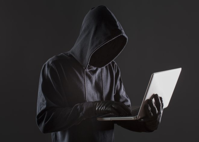 15,5 mil domínios maliciosos: como agentes de ameaças exploram um popular rastreador de anúncios para ocultar golpes de investimento em IA