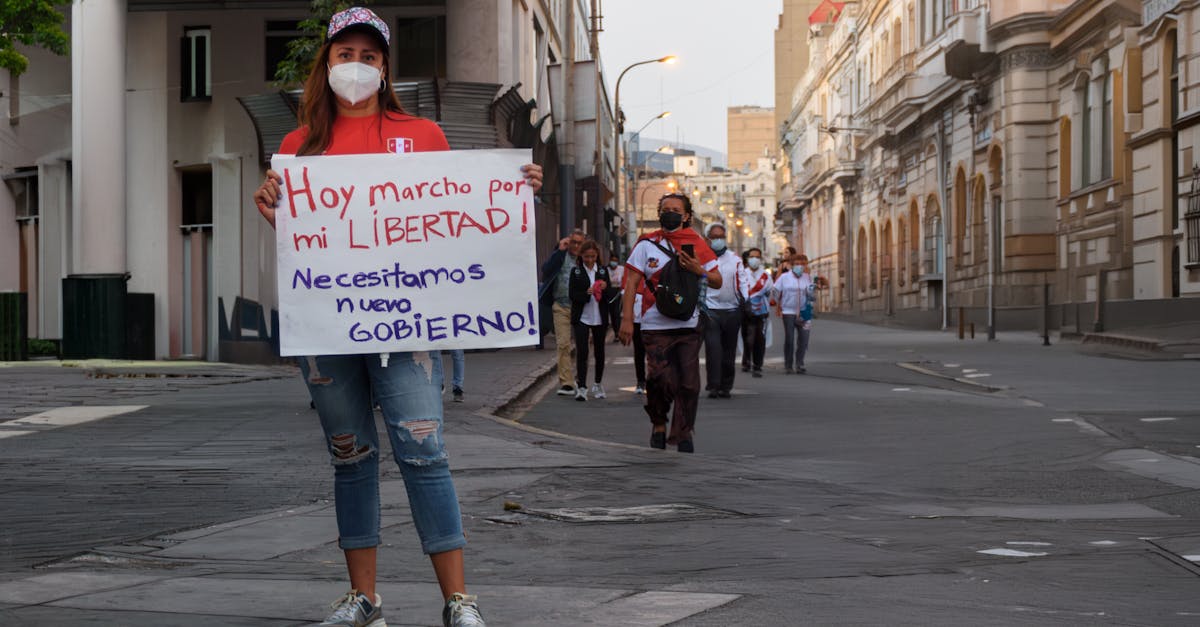 López Aliaga denuncia irregularidades e apoia movimento de resistência no Peru