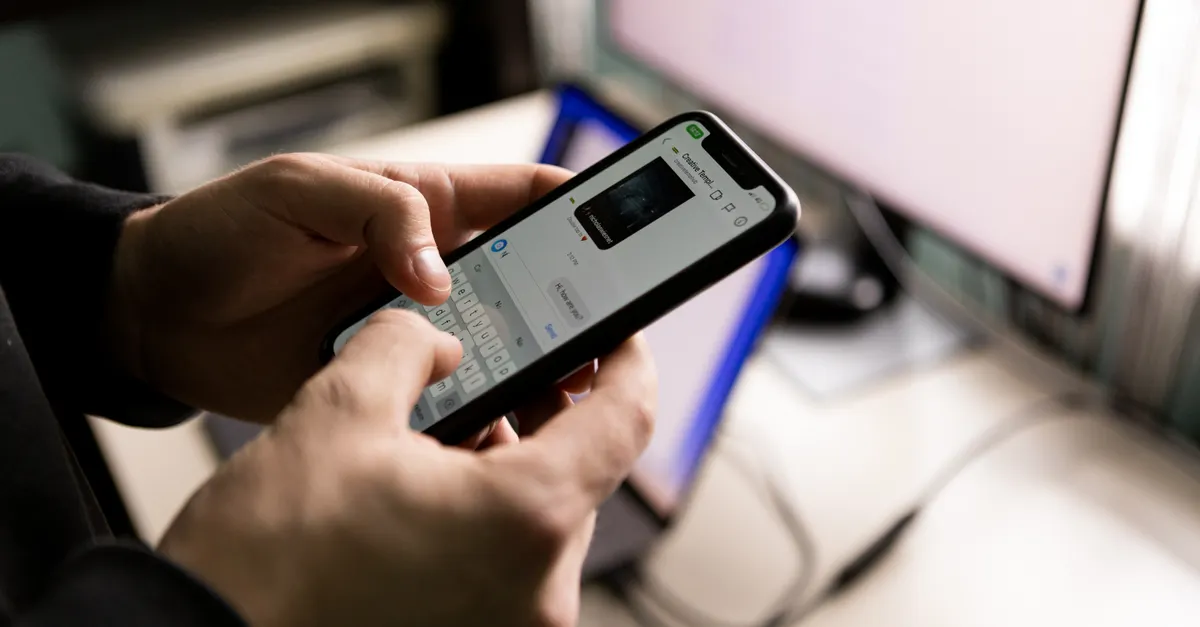WhatsApp aprimora funcionalidades de grupos com menções @all, enquetes anônimas e novas ferramentas